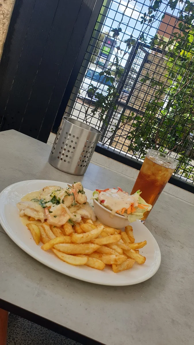 Highlights, The Duck-Inn Bar & Bistro