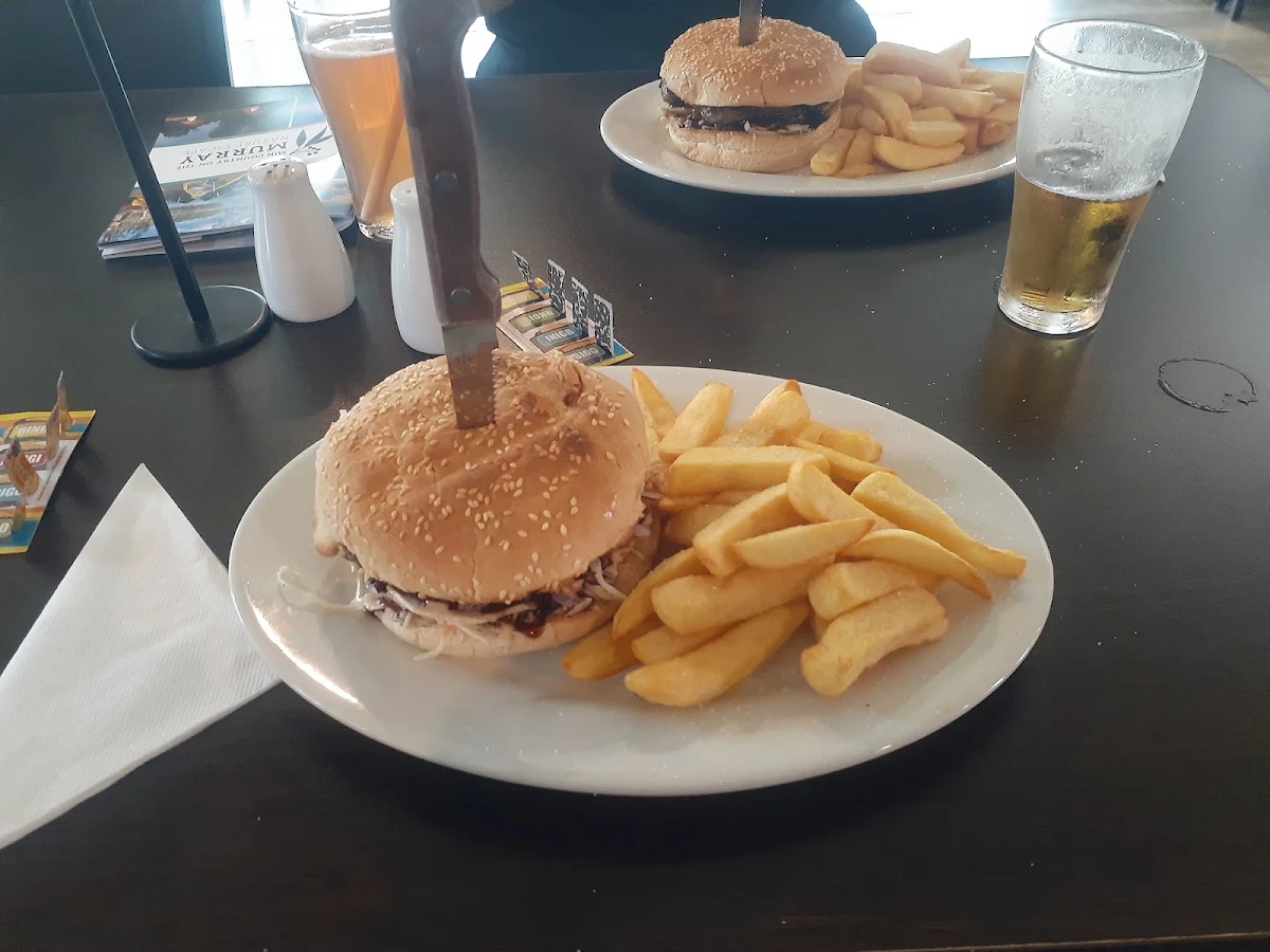 Burger &Chips