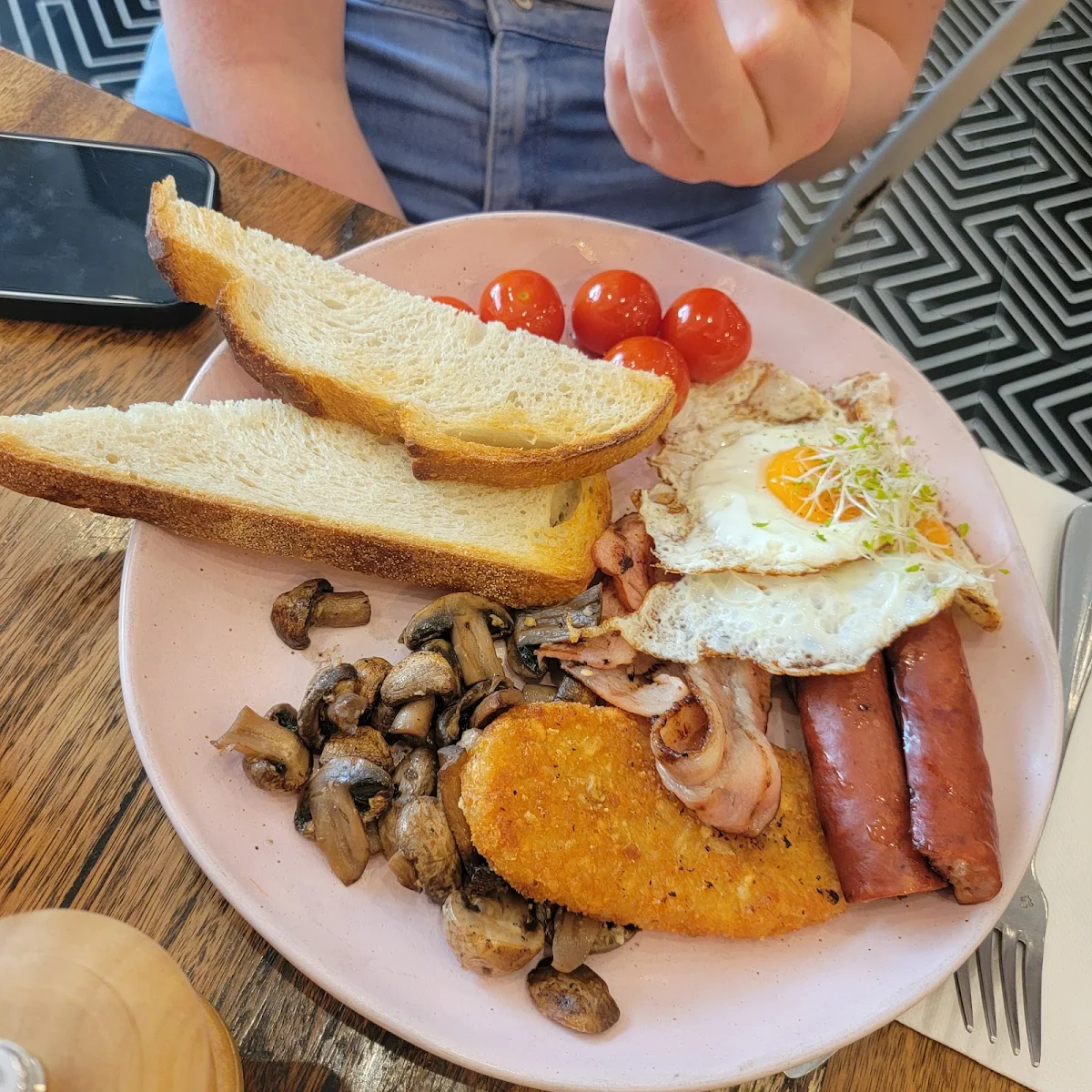 Big Brekkie, FLOVIE CAFE