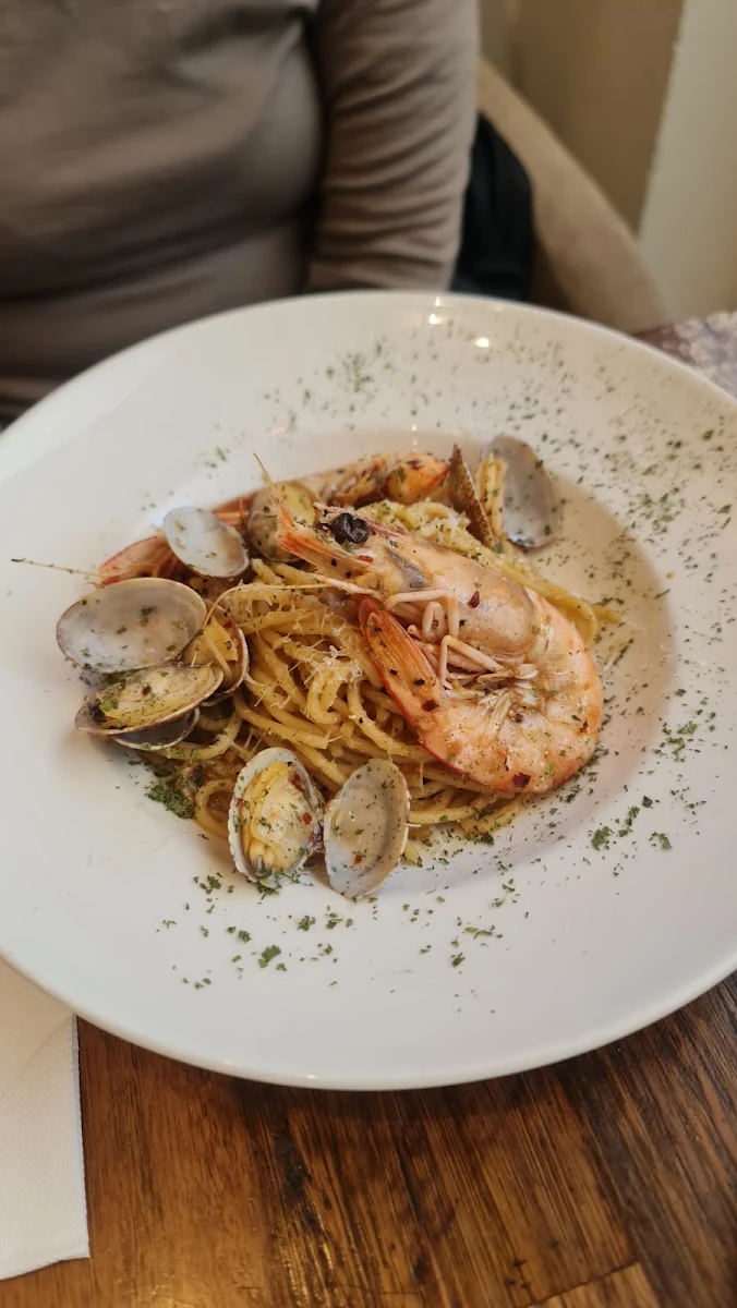 Crabby Olio, FLOVIE CAFE