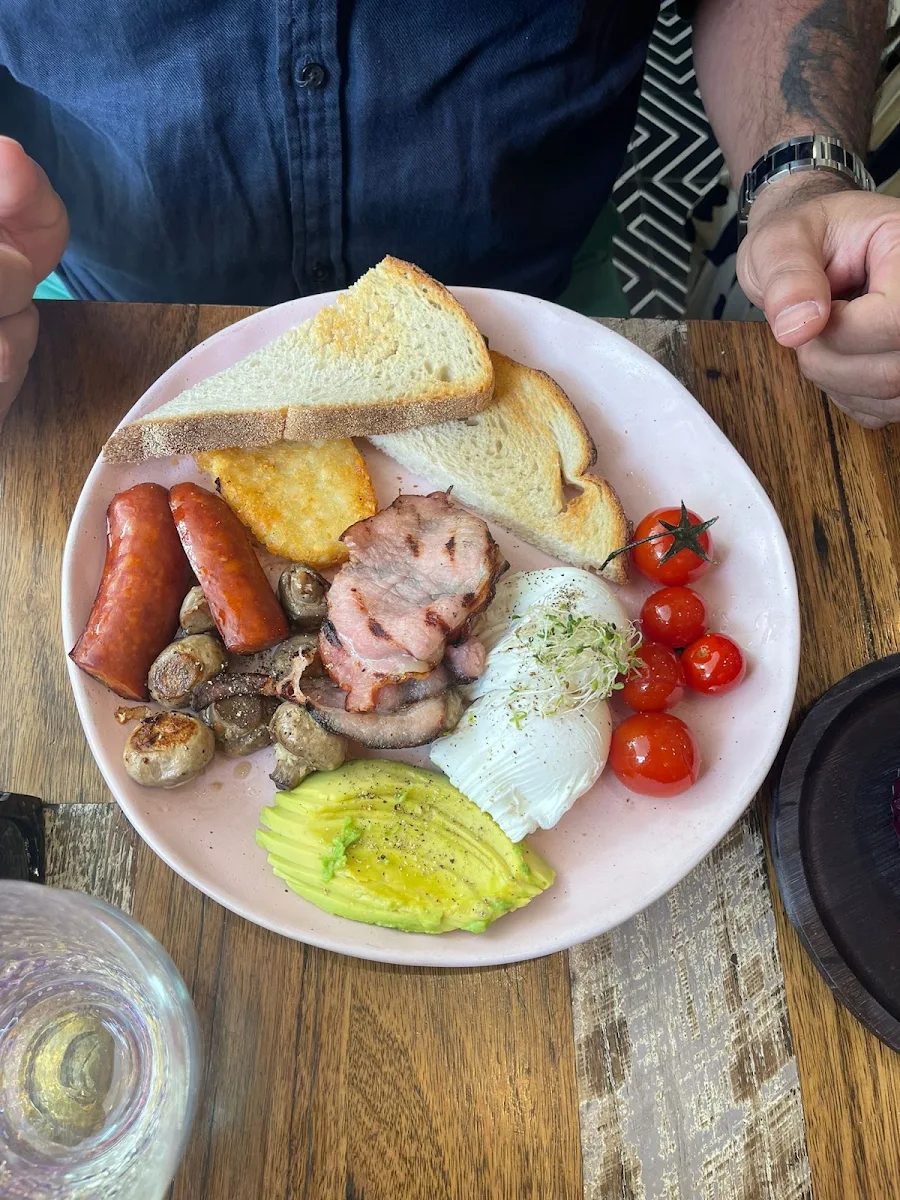 English Breakfast, FLOVIE CAFE
