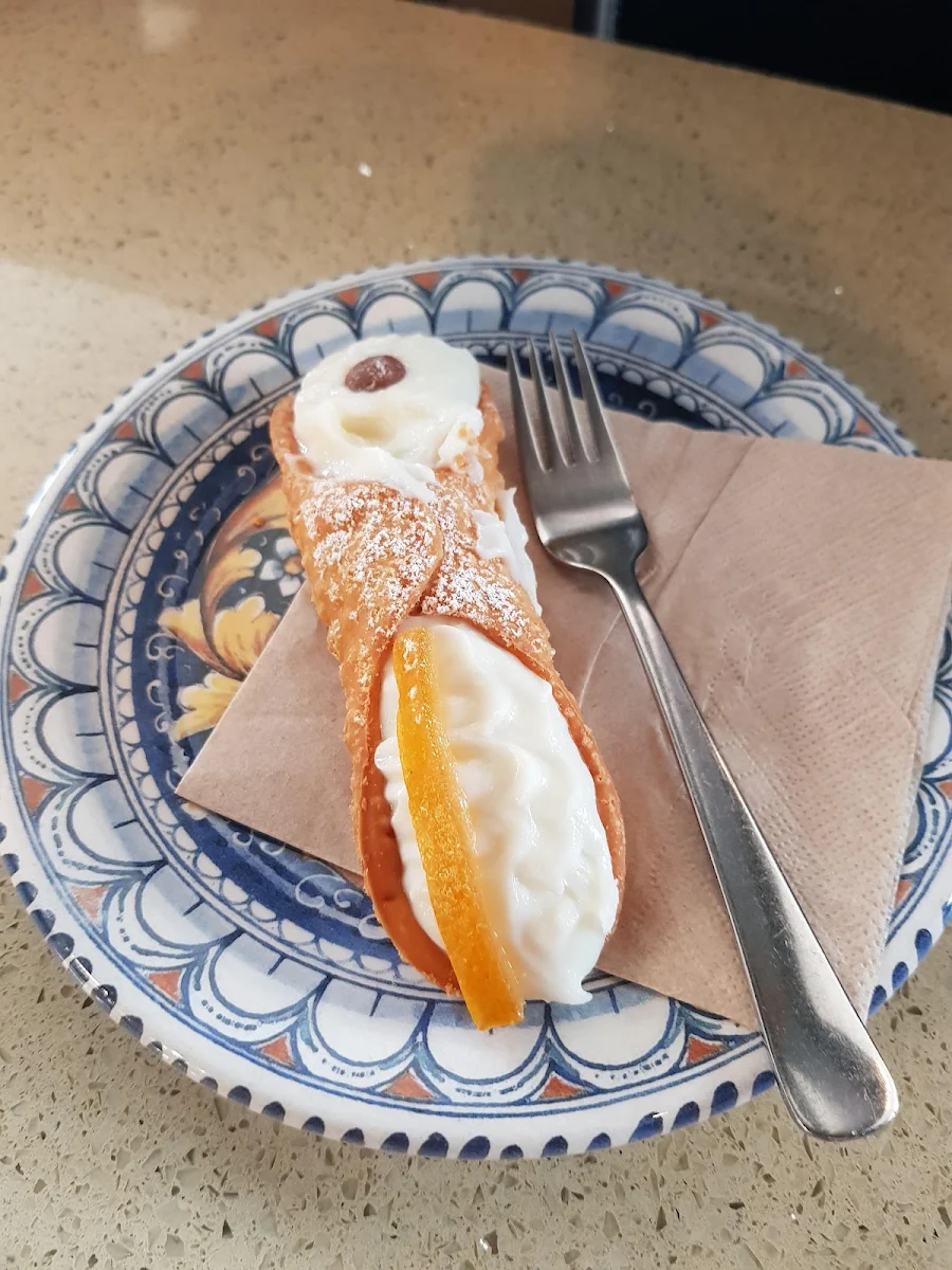 Cannoli, Tutto Delicatessen