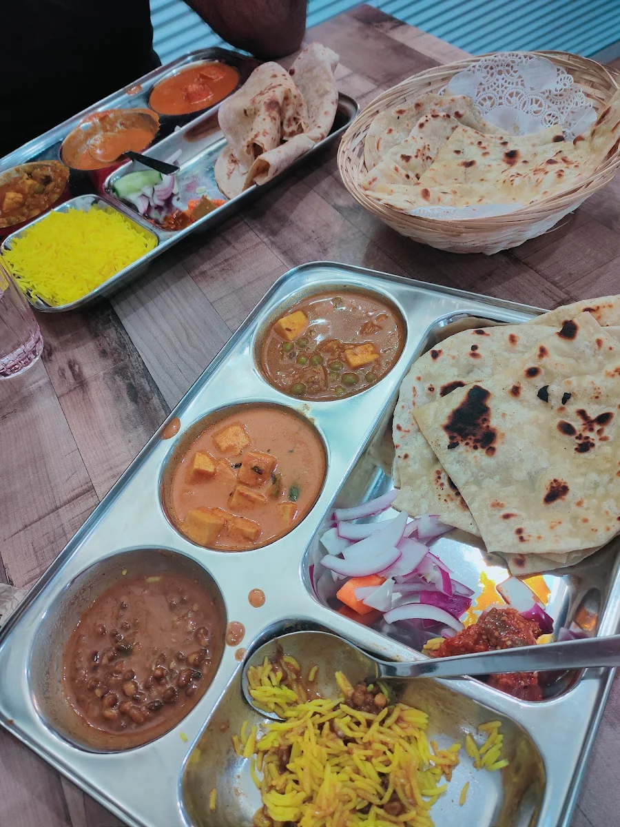 Thali, Breakie Nation