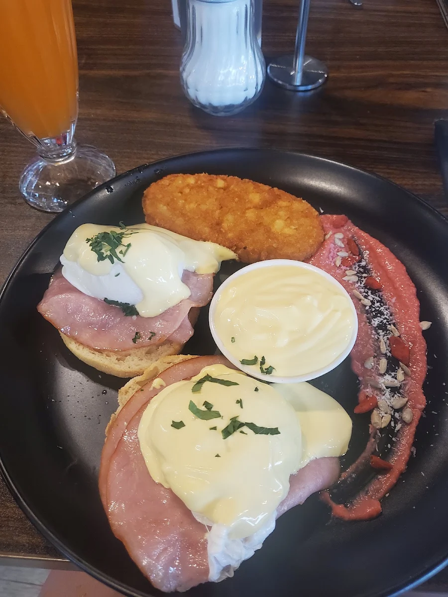 Eggs Benedict with Hash Brown and Extra Hollandaise Sauce