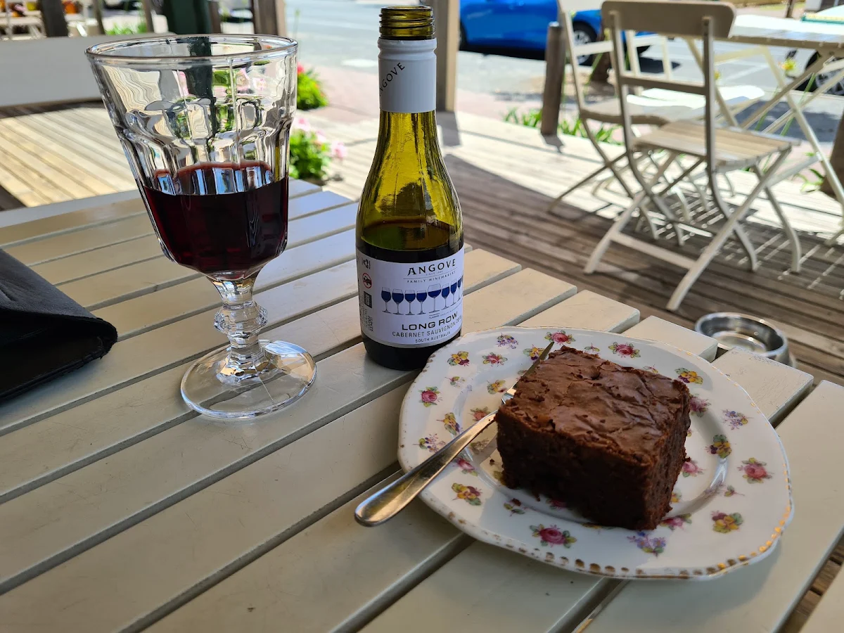 Brownie, Mockingbird Lounge
