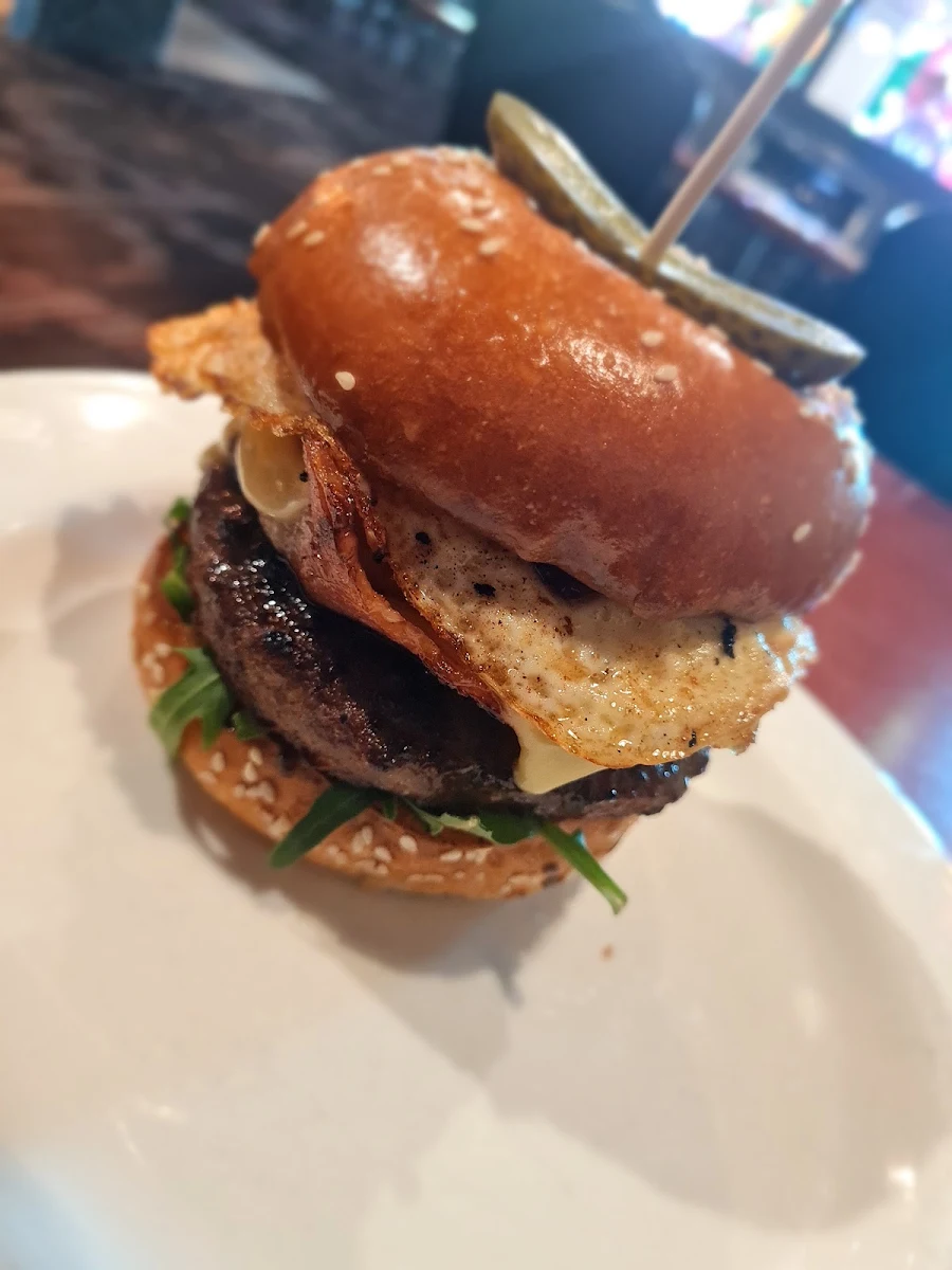 Aussie Burger, Skyways Hotel