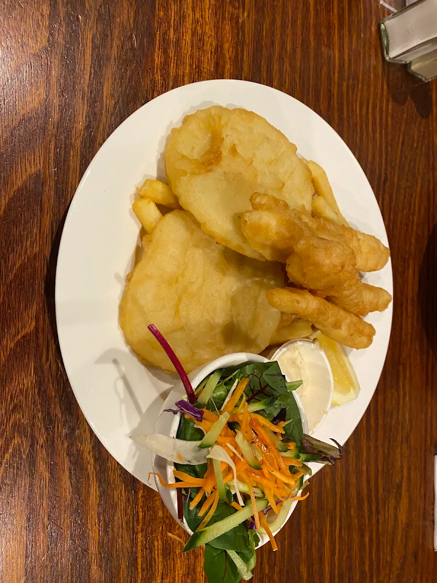 Beer Battered Fish & Chips, Skyways Hotel
