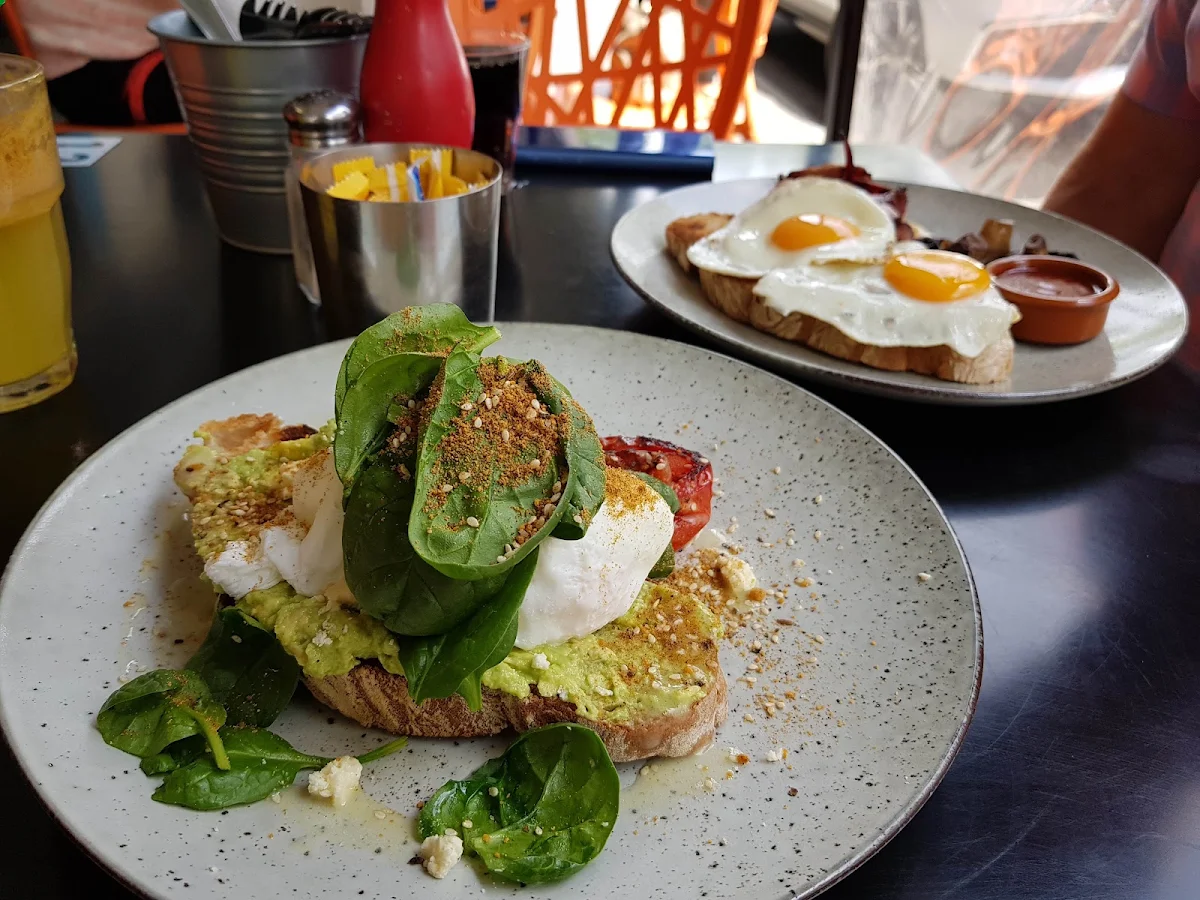 Smashed Avocado with Baby Spinach