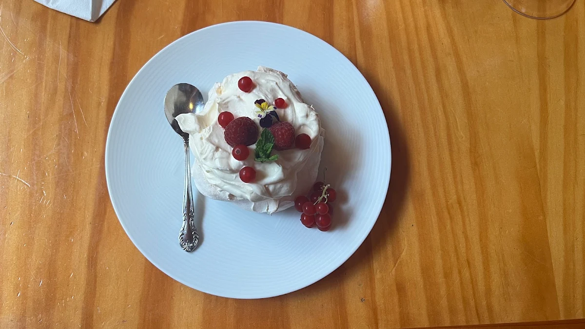 Pav, Chardonnay Lodge