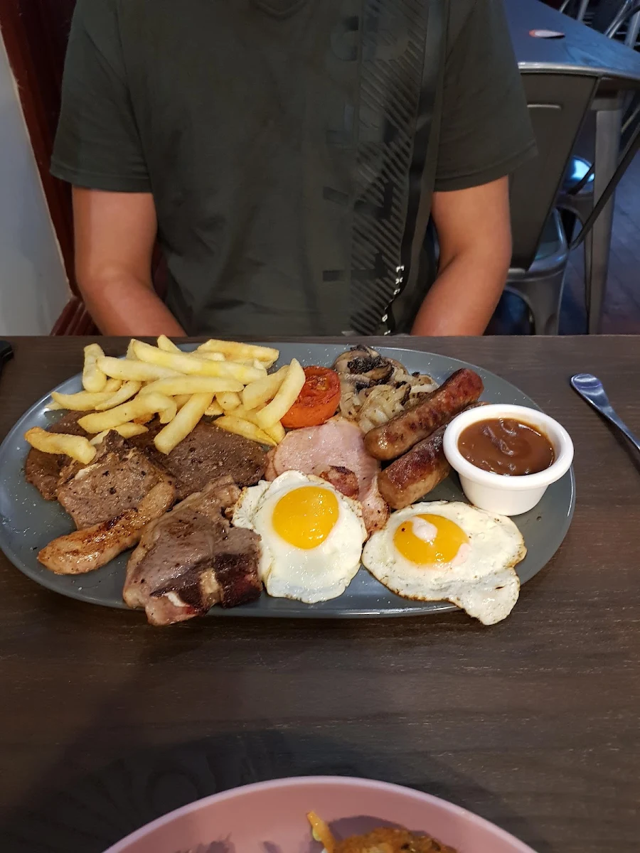 Mixed Grill, The Bellevue Darling Range Hotel