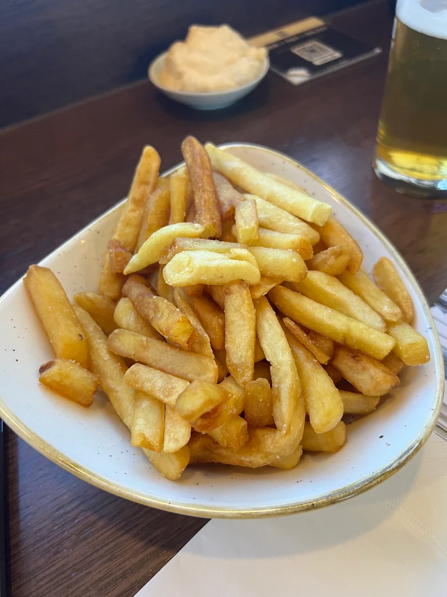 Average Chips, Stomping Ground Brewery & Beer Hall - Melbourne Airport