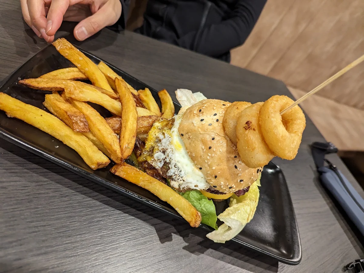 Beef Burger, Belgrave Hotel