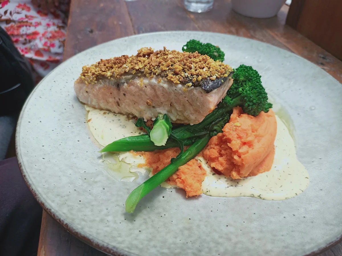 Salmon, Broadway Hotel