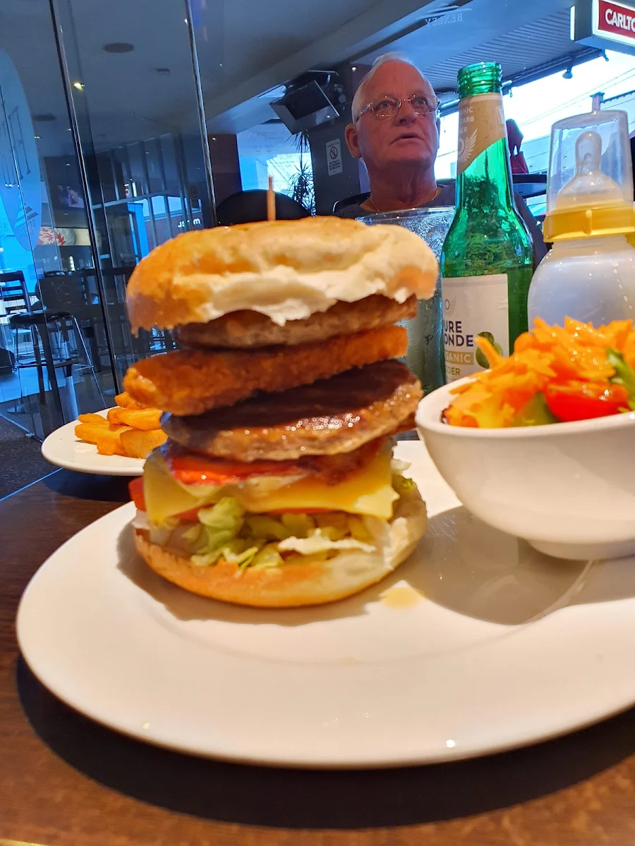 Stacker Burger, Forest Inn Hotel