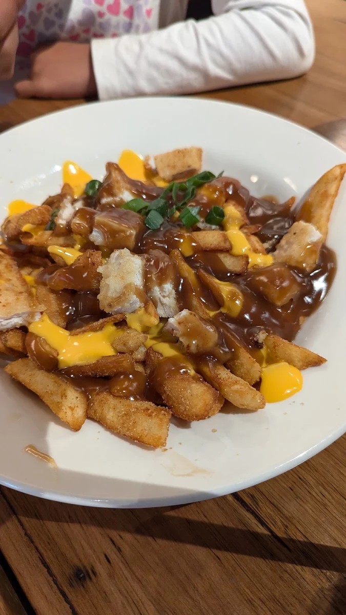 Chicken Gravy Loaded Chips, Schnitz Echuca