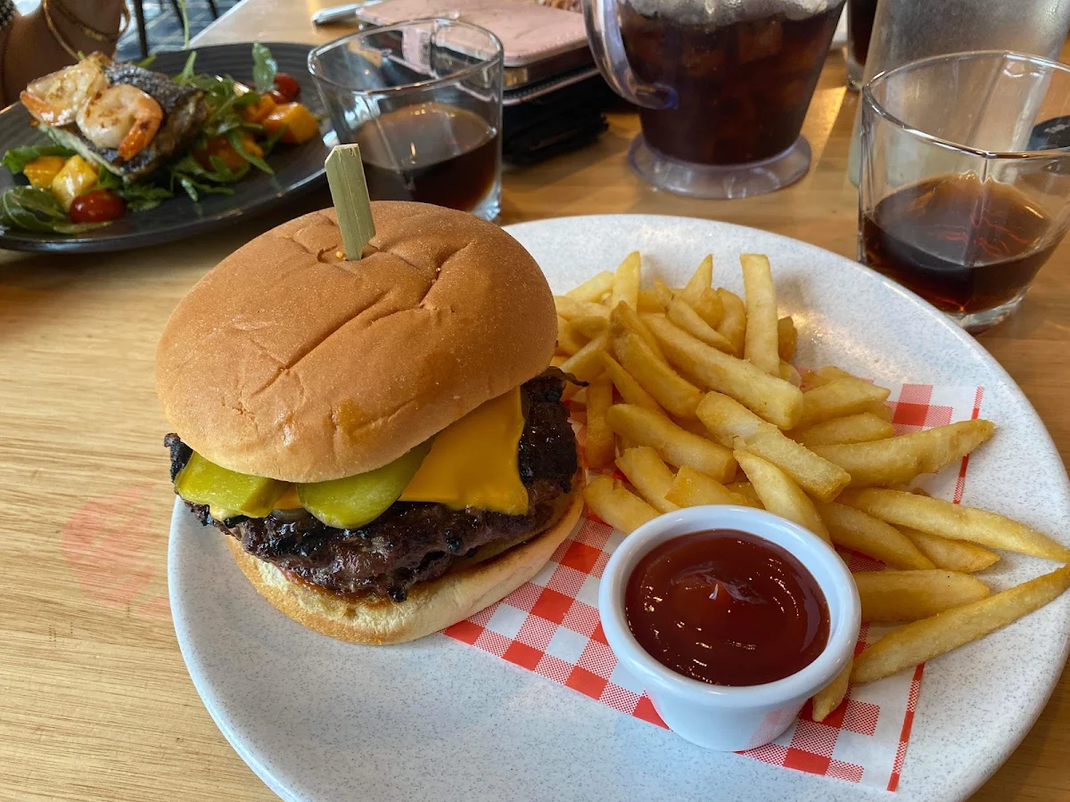 Cheeseburger & Chips, Belmont Tavern