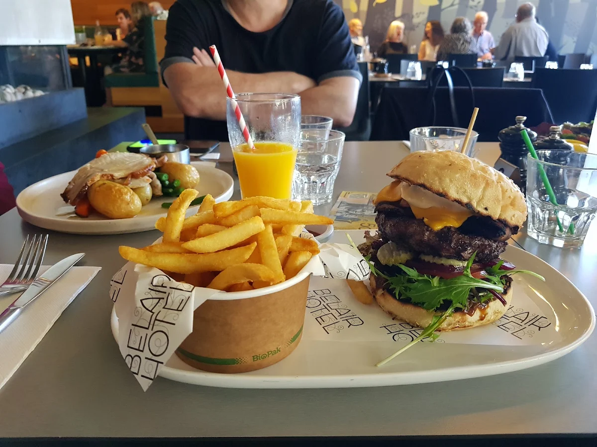 Beef Burger, Belair Hotel