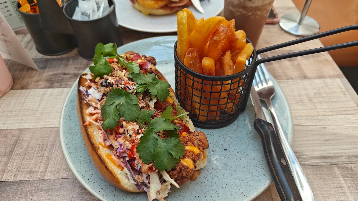 Highlights, Rowa Café