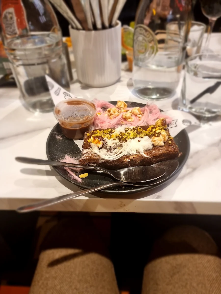 Brownie, Burgerooze Sunbury