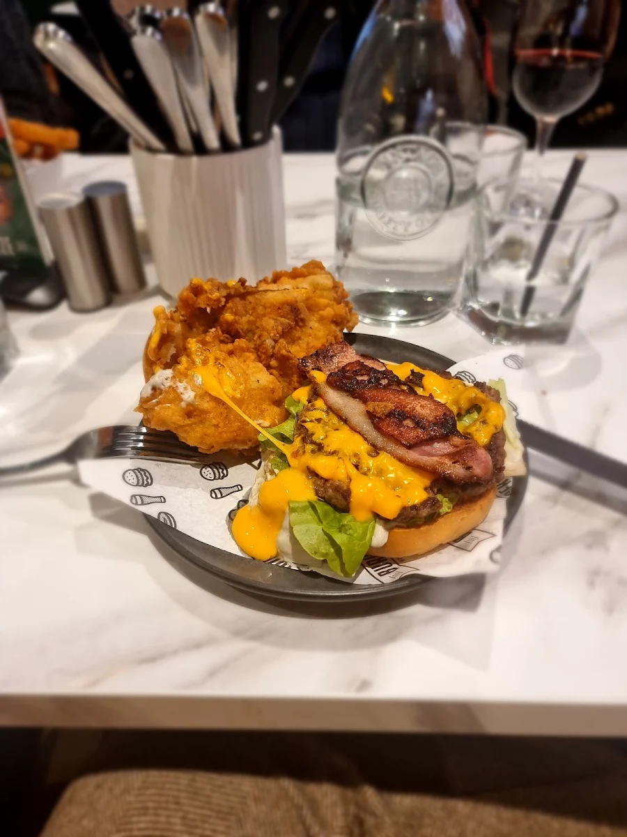 Super Duper, Burgerooze Sunbury
