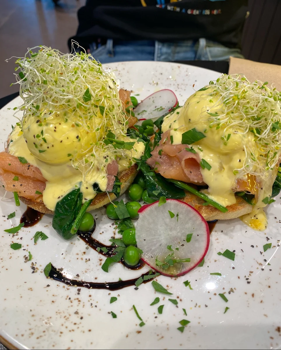 Egg Benedict, Miss Carter Cafe
