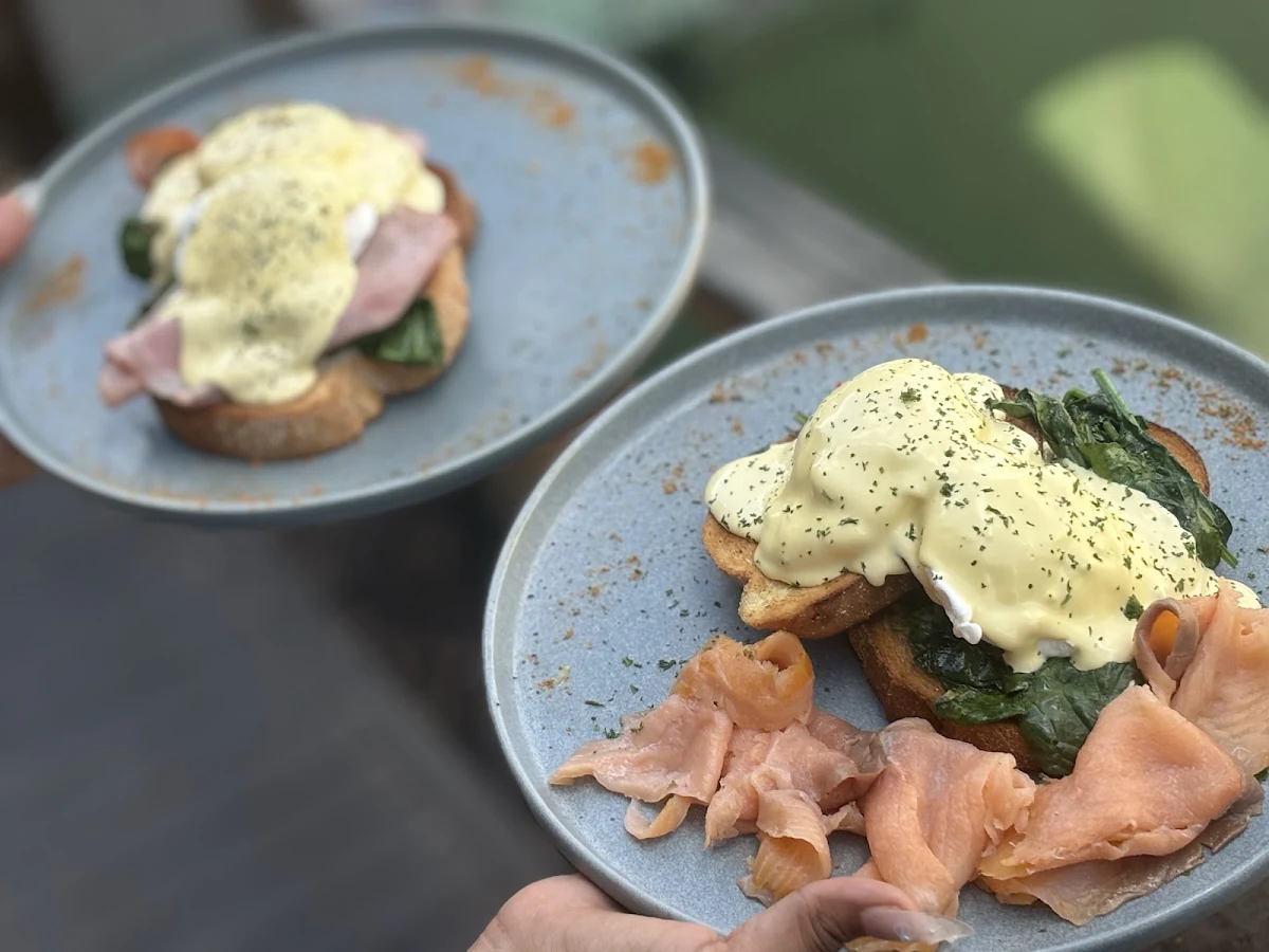 Egg Benedict, Dawn to Dusk Cafe and Restaurant
