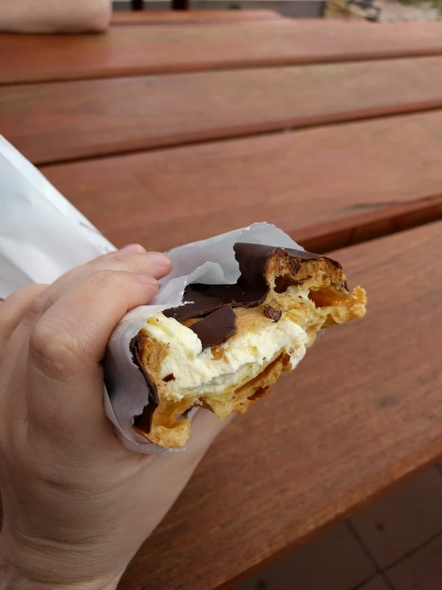 Chocolate Eclair