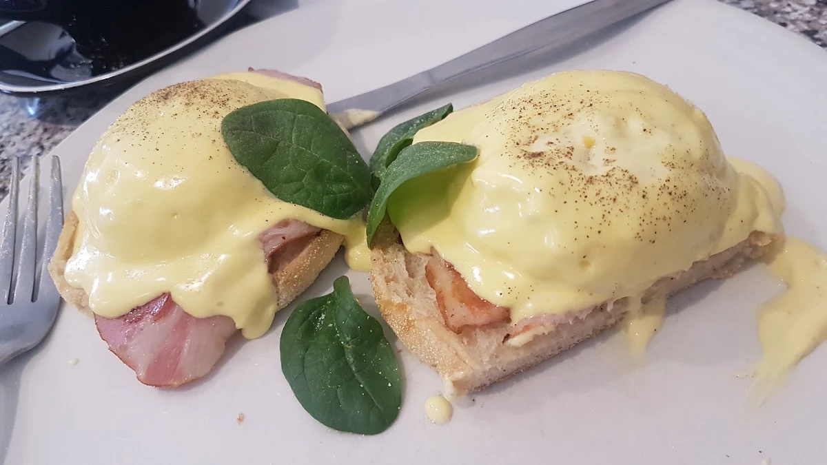 Eggs Benedict, Cafe Sana