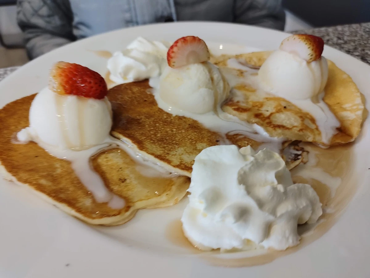 Pancakes, Cafe Sana