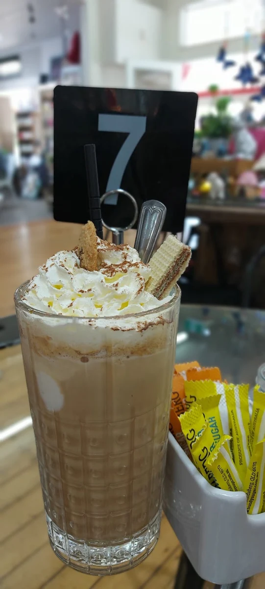 Ice Coffee Late, Rumours Diner