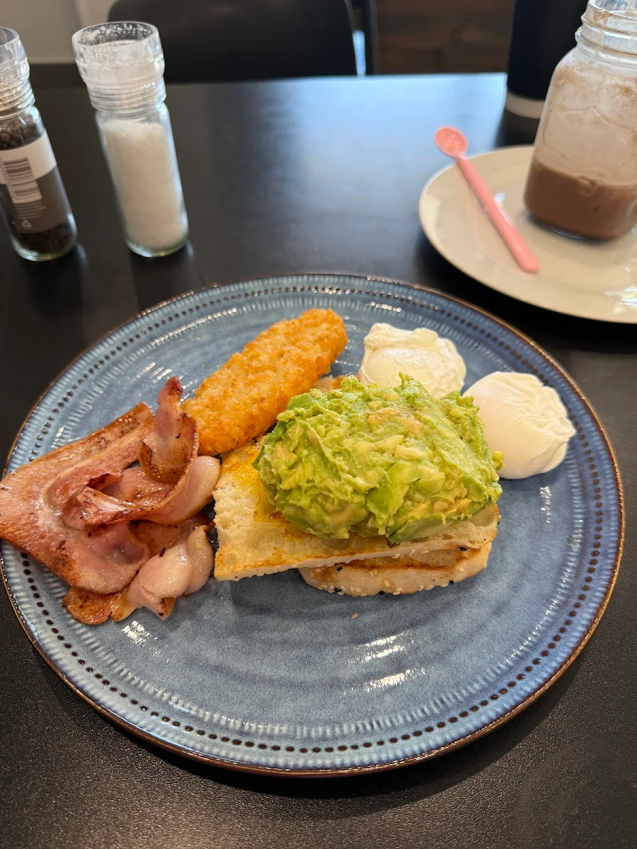 Highlights, Se7ven Cafe & Takeaway noodle bar
