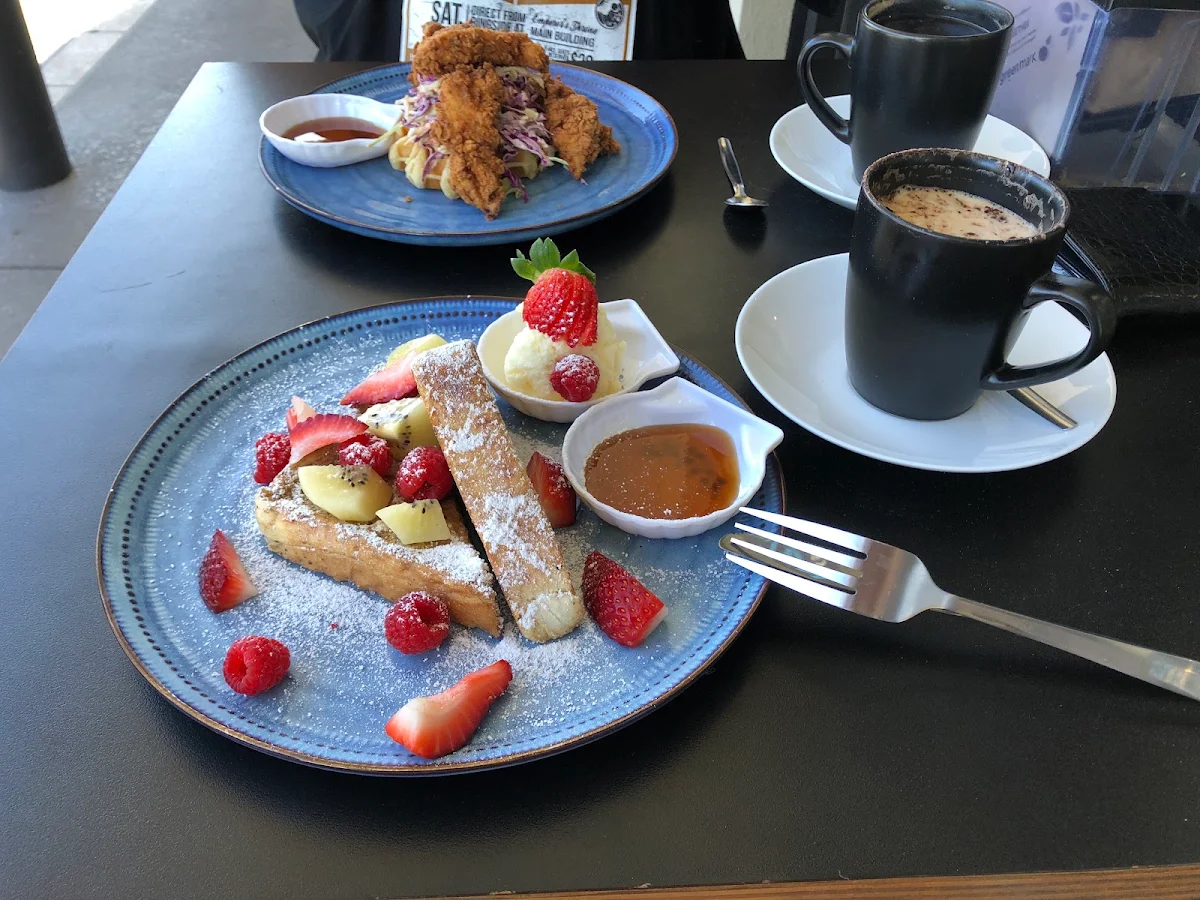 Highlights, Se7ven Cafe & Takeaway noodle bar