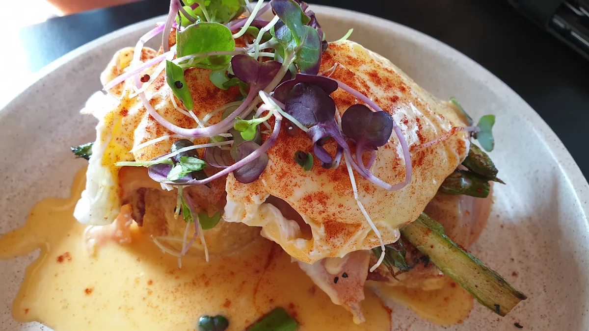 Eggs Benedict, Tancks Corner