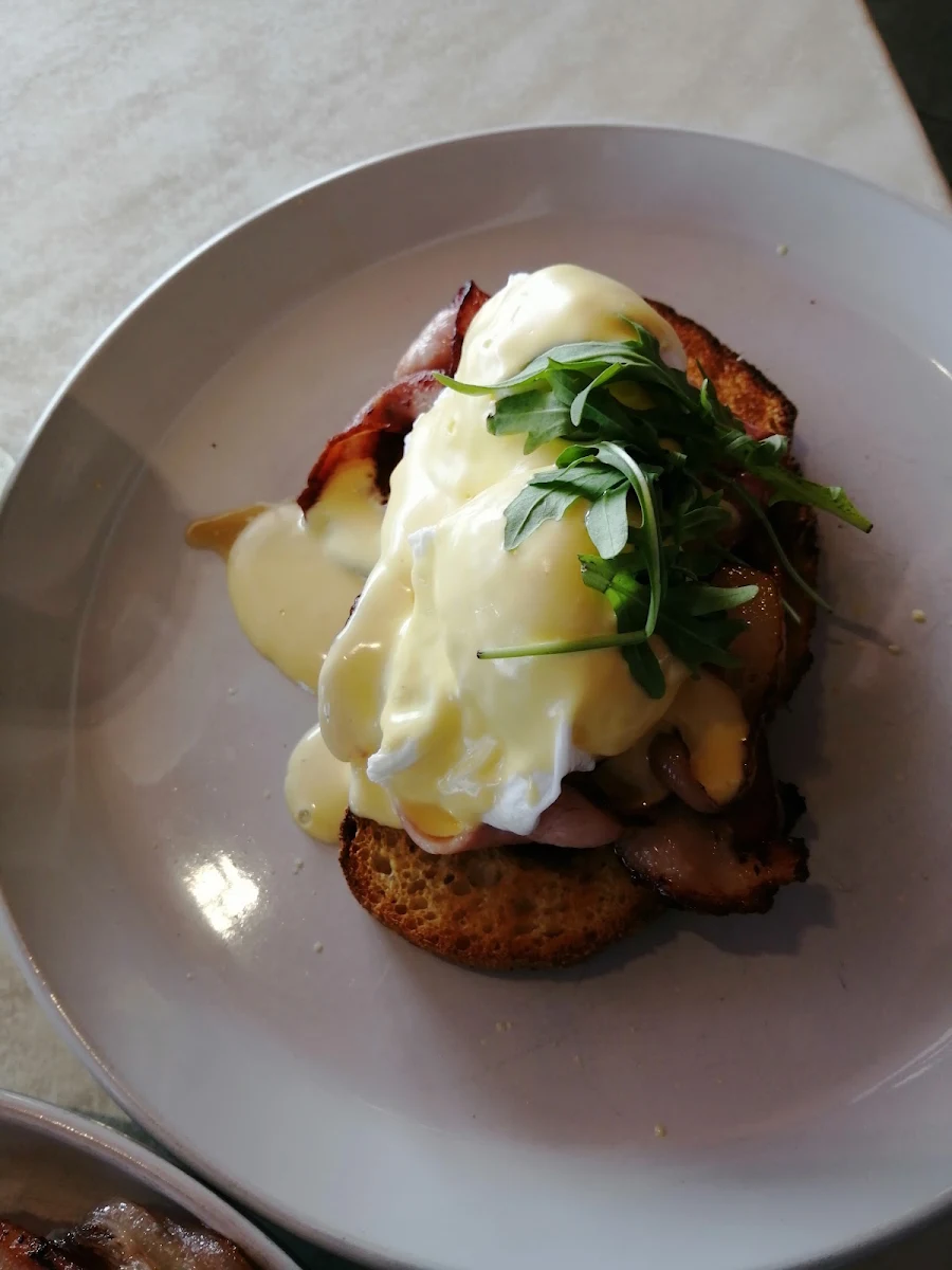 Eggs Florentine, Cafe On the Bay