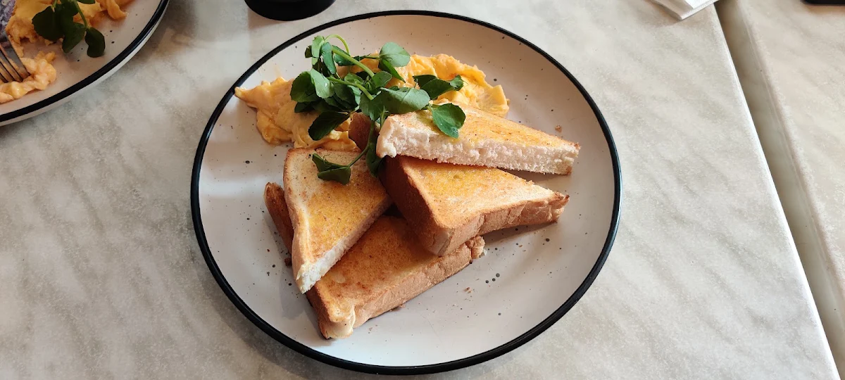 Scrambled Eggs, Cafe On the Bay