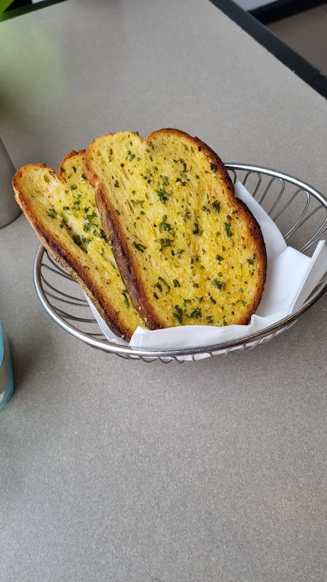 Garlic Bread V, Fasta Pasta Salisbury