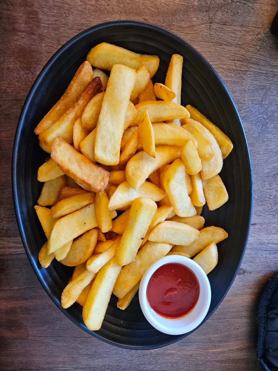 Chips, The Foreigner Café Ivanhoe