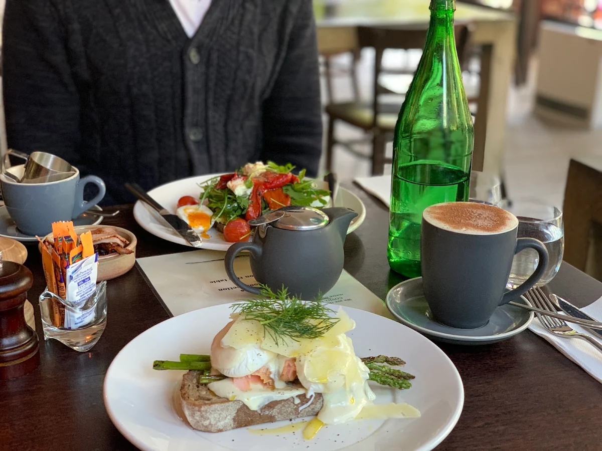 Eggs Benedict, Mount Street Breakfast Bar