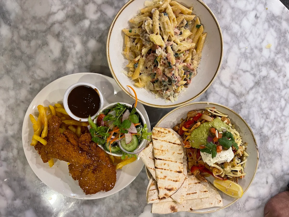 Highlights, Rocky’s Grill