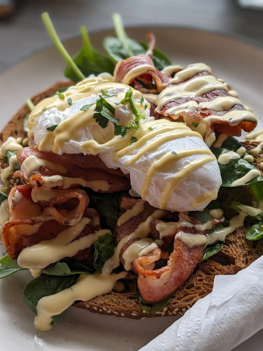 Eggs Benedict, Bellambi Lane Cafe