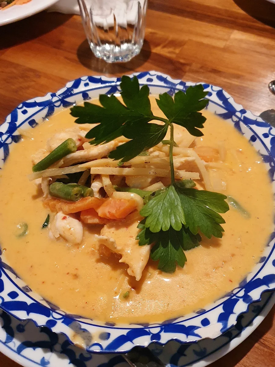 Red Curry, Thai Magik