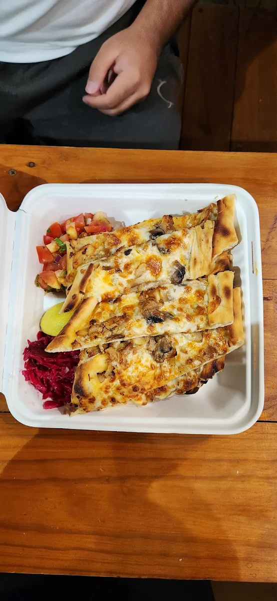 Chees, Naz Grill