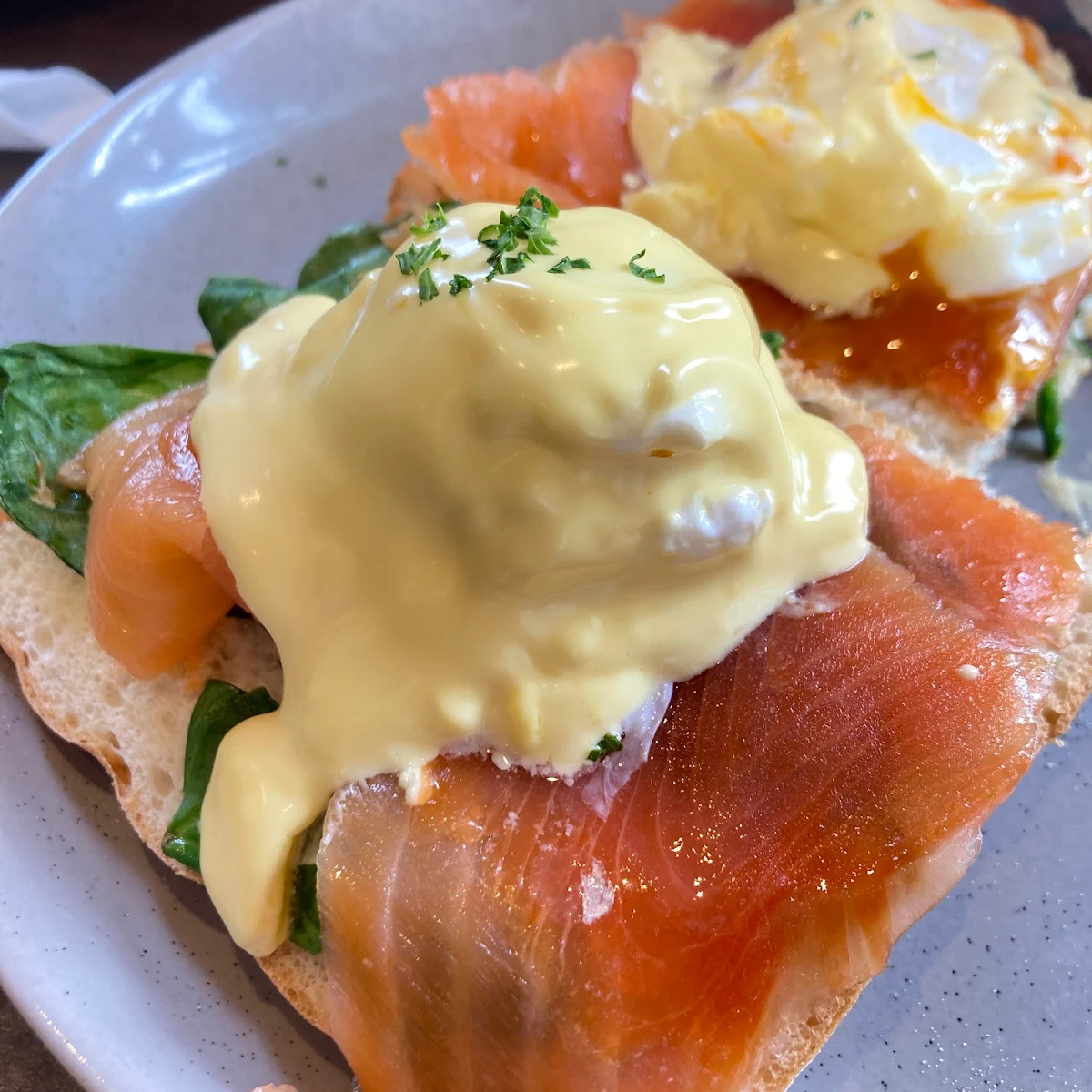 Eggs Benedict, Naxeion Cafe