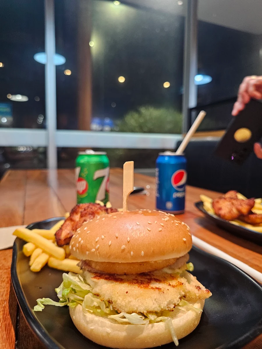 Burger Menü, Oporto Rothwell Drive Thru