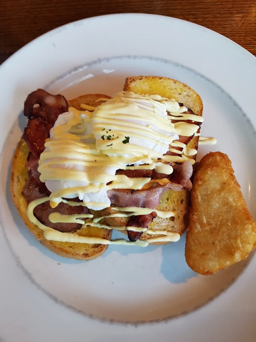 Deganis Eggs Benedict