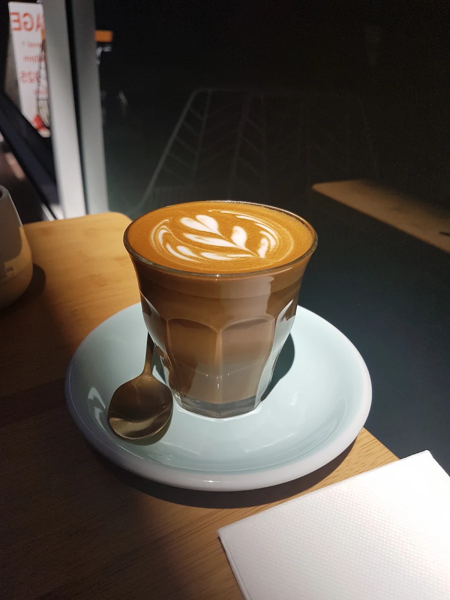 Flat White, Happy Alley