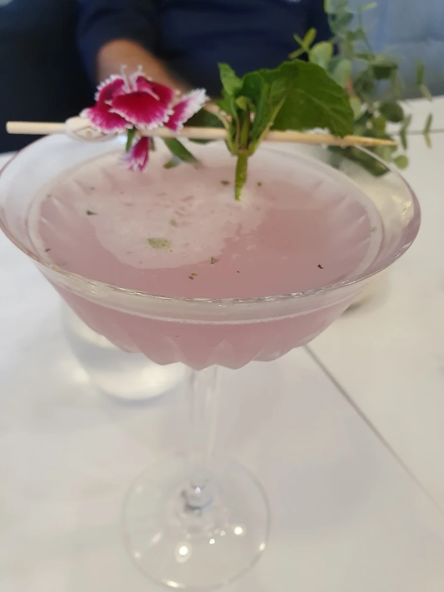 Gin Garden, Omeros Fish Bar