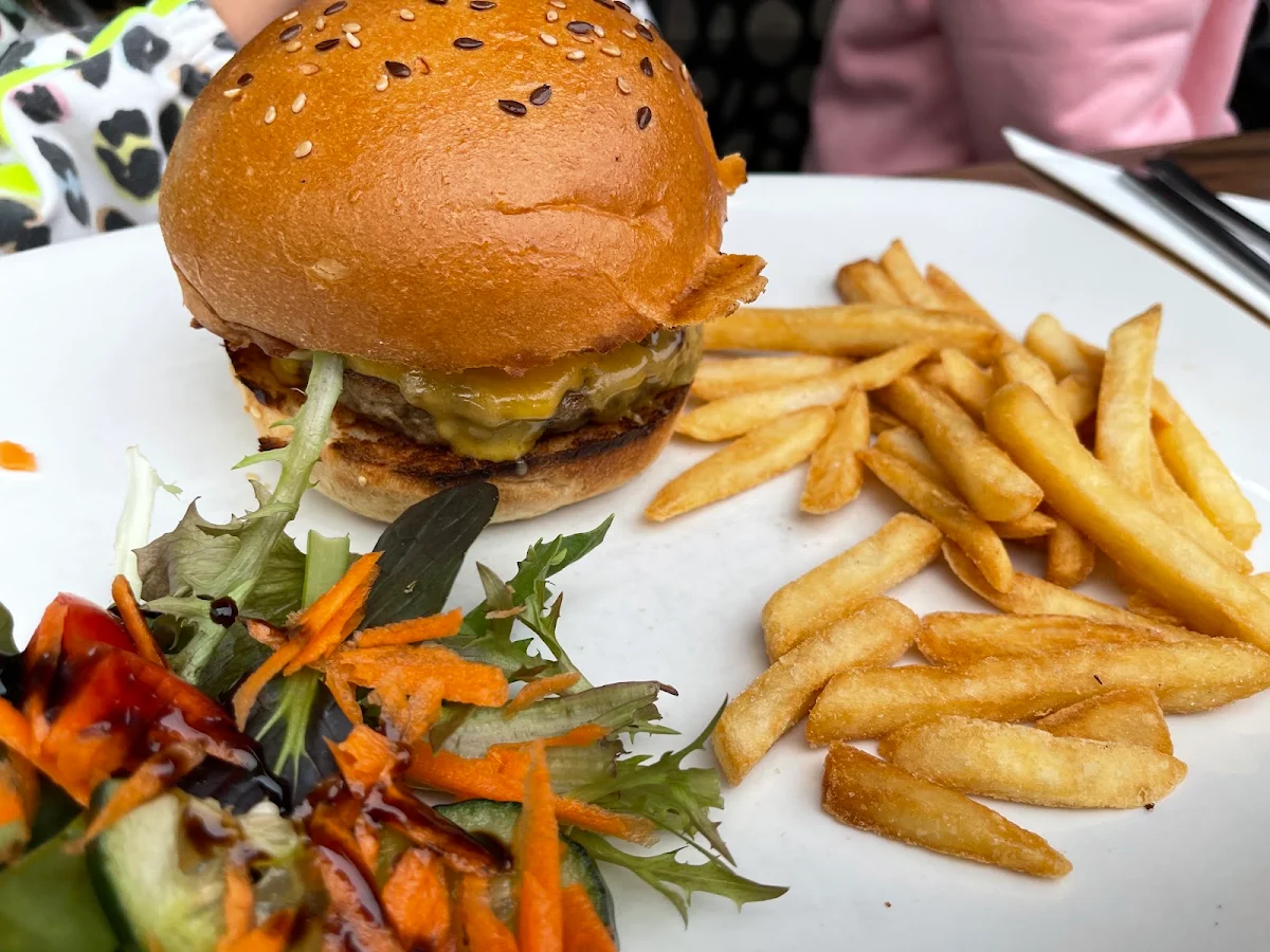 Angus Burger, Matte Black