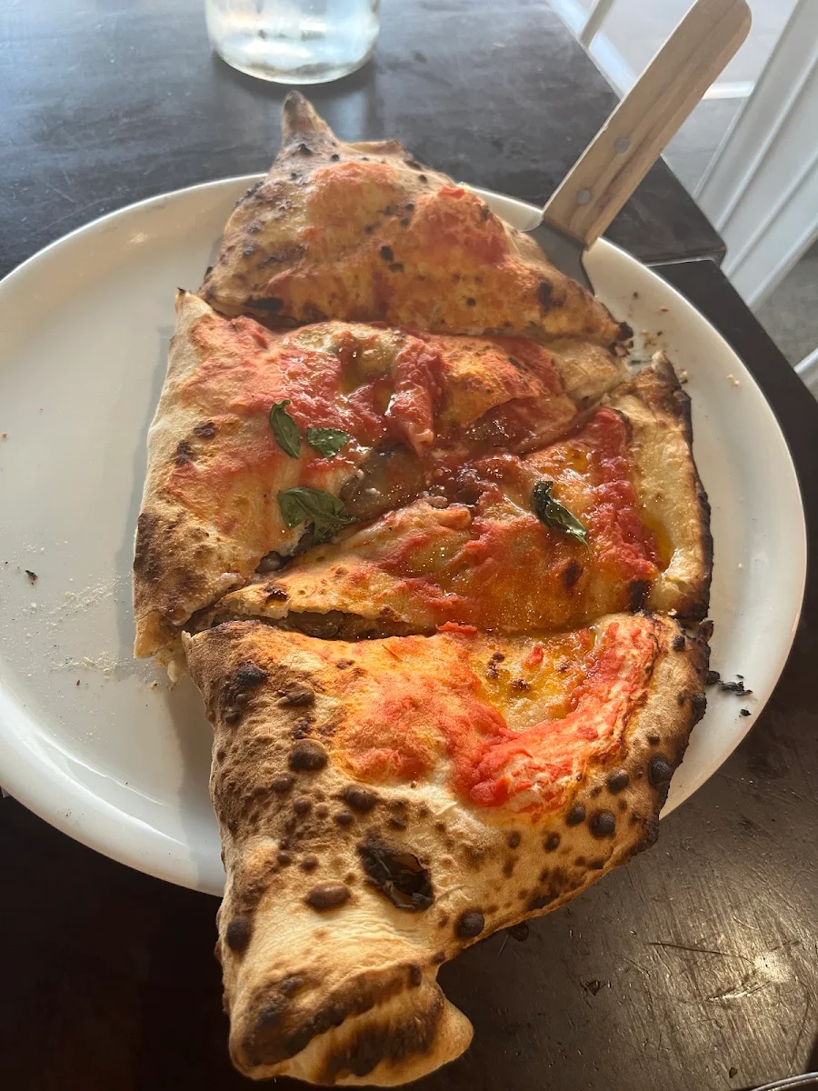 Calzone, Lil Franky Pizzeria
