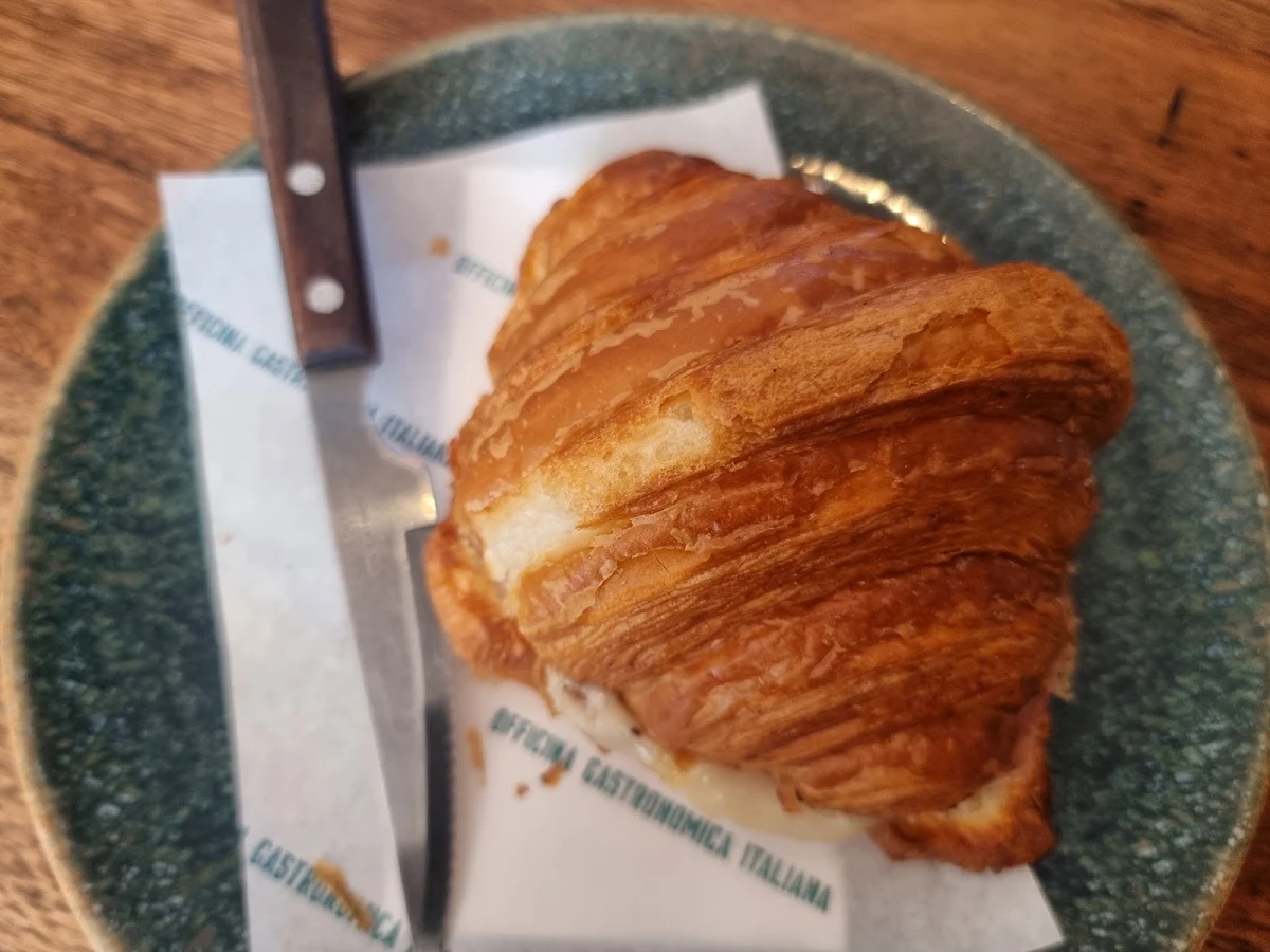 Artisan Croissant